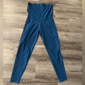 Beyond Yoga Blue Maternity leggings with pockets size medium